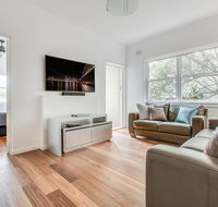 Renovated art deco flat close to city and harbour - Accommodation in Brisbane