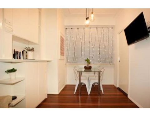 Renovated Art Deco Studio Minutes From The City - Accommodation in Brisbane 3