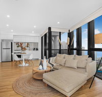 Roomy Apartment with Balcony Parking Ocean Views - Accommodation in Brisbane