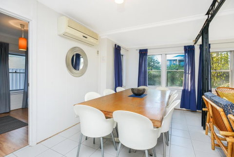 Salty Grape Beach House - Accommodation in Brisbane 2