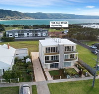 SEA NOOK - seconds from the beach - Accommodation in Brisbane