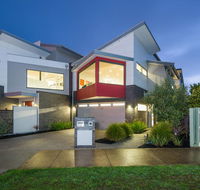 Sea View Luxury Beachfront - Accommodation in Brisbane