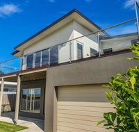 SEAL HAVEN - centrally located modern home - Accommodation in Brisbane
