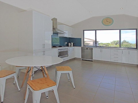Seaside Escape - At Jones Beach, Swimming Pool - Accommodation in Brisbane 1