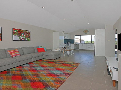 Seaside Escape - At Jones Beach, Swimming Pool - Accommodation in Brisbane 2