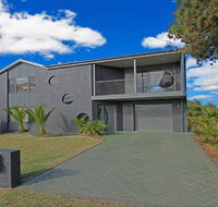 Seaside Escape - at Jones Beach swimming pool - Accommodation in Brisbane