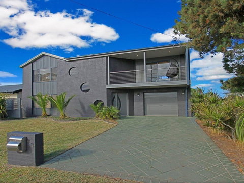 Seaside Escape - At Jones Beach, Swimming Pool - Accommodation in Brisbane 0