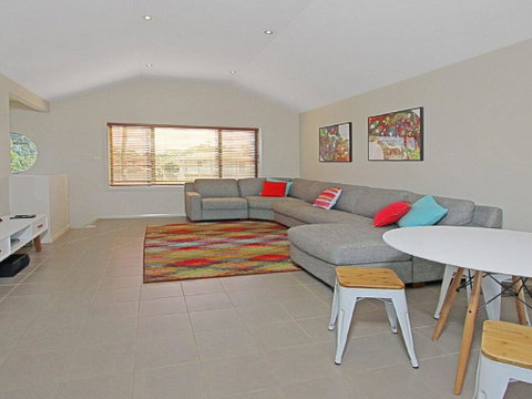 Seaside Escape - At Jones Beach, Swimming Pool - Accommodation in Brisbane 3