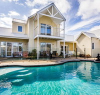 Seaside Spa Retreat - Accommodation in Brisbane