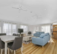 SEAVIEW - ocean views from a modern townhouse - Accommodation in Brisbane