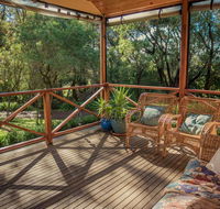 Secluded homestead amongst the trees - Accommodation in Brisbane