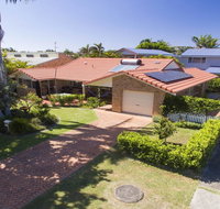 SECRET GARDEN - WiFi - Netflix - Pet Friendly - Accommodation in Brisbane