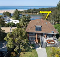 Seven Smiles - riverside location and ocean views - Accommodation in Brisbane