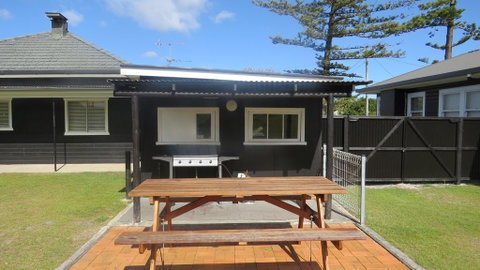Shirley Street Beachhouses - Accommodation in Brisbane 1