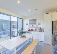 Shore to Relax - Family or Corporate Bookings Only - Accommodation in Brisbane