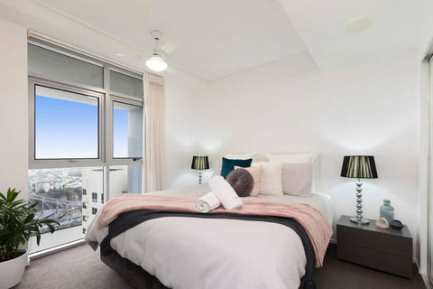 SK1 - Spotless 2BR SkyHome Long Stays Welcome - Accommodation in Brisbane 2