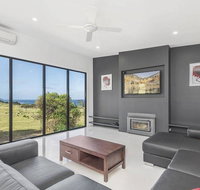 Skenes Retreat - views of the ocean from the deck - Accommodation in Brisbane