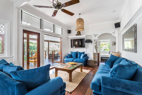 Skye Lodge Byron Bay - Walk To Town In 5 Minutes! - Accommodation in Brisbane 0