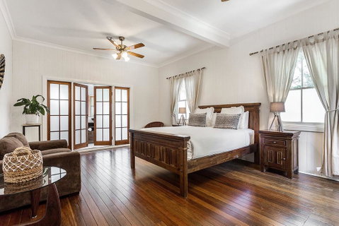 Skye Lodge Byron Bay - Walk To Town In 5 Minutes! - Accommodation in Brisbane 1
