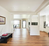 Skymirror Villa - Accommodation in Brisbane