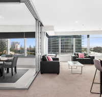 Sleek Q1 Suite in the Heart of Surfers Paradise - Accommodation in Brisbane
