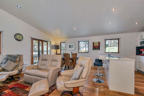 Snow Bound - Accommodation in Brisbane 1