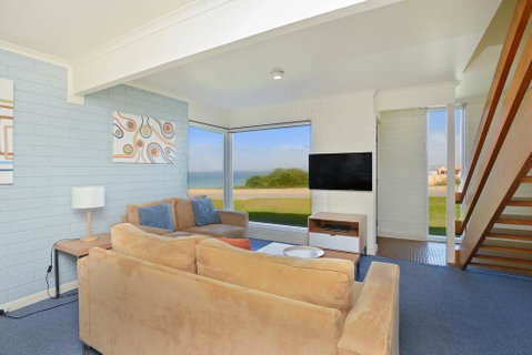 South Seas Beachfront Apartments - Accommodation in Brisbane 3