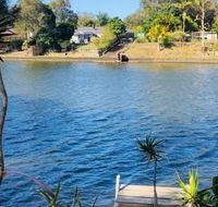 Spacious 2 Bedroom Beach Side Apartment - Close to shopping Centre with Coles Health Food Shop Sushi Pizza Cafes Hairdresse - Accommodation in Brisbane