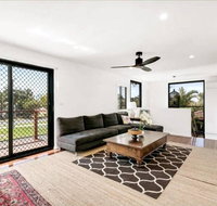 Spacious 2 Bedroom Townhouse In Southport - Accommodation in Brisbane