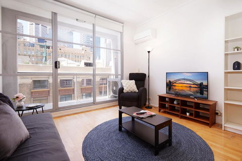 Spacious And Bright Studio In The Middle Of Town - Accommodation in Brisbane 0