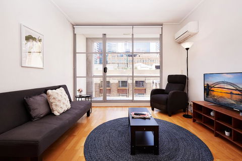 Spacious And Bright Studio In The Middle Of Town - Accommodation in Brisbane 3
