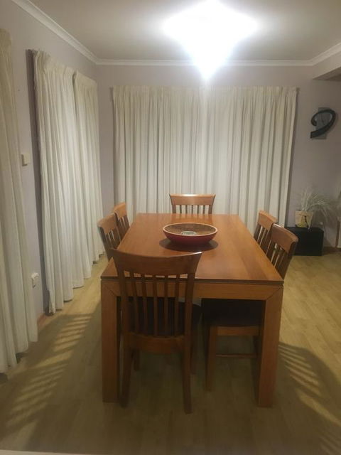 Spacious And Central To CBD - Accommodation in Brisbane 2