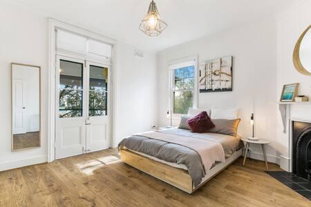 Spacious Harbour View 4bd Home In Sydney CBD - Accommodation in Brisbane 3