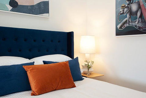 Spacious Studio With Balcony In Inner-City Glebe - Accommodation in Brisbane 1