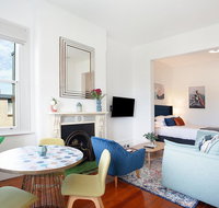 Spacious Studio With Balcony in Inner-City Glebe - Accommodation in Brisbane