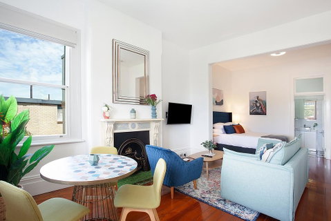 Spacious Studio With Balcony In Inner-City Glebe - Accommodation in Brisbane 0