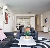 Spacious Two-Bedroom Apartment near Hospital - Accommodation in Brisbane