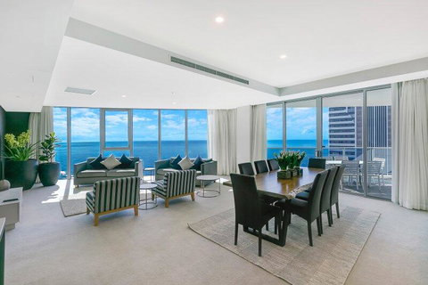 Spectacular Five Star Panoramic Oceanview Sub-Penthouse - Accommodation in Brisbane 0