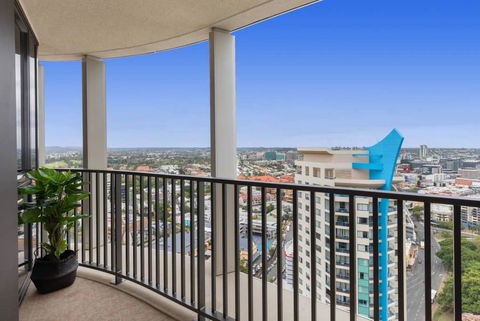 SPIRE - Fast Internet Monthly Stays W Carpark - Accommodation in Brisbane 3