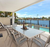 St Lucia 11 - 4 BDRM Canal Home with Pool - Accommodation in Brisbane