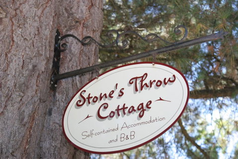 Stone's Throw Cottage Bed And Breakfast - Accommodation in Brisbane 1
