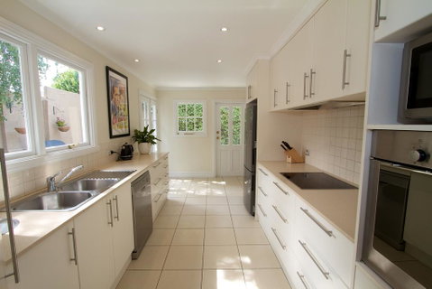 Strahan House - Accommodation in Brisbane 2