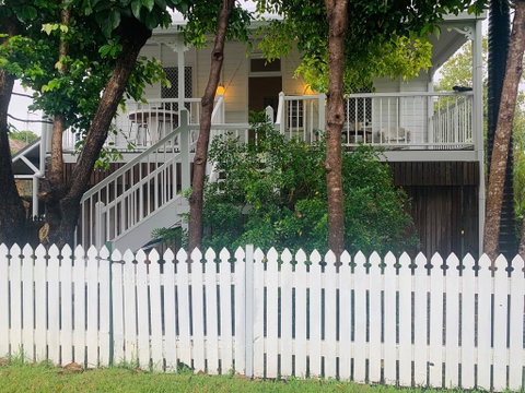 Stranded In Oz Stay In Relaxing Environment, FREE WIFI, NETFLIX, POOL, AIR CON - Accommodation in Brisbane 0