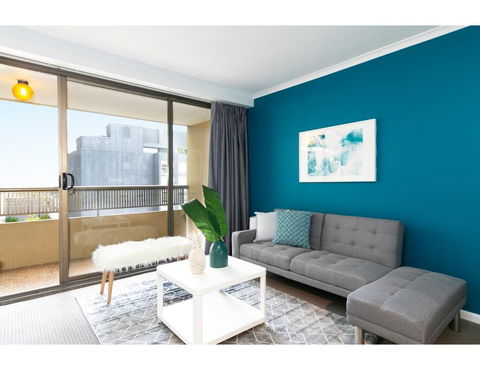 Striking And Super Convenient Studio With Balcony - Accommodation in Brisbane 3