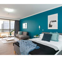 Striking and super convenient studio with balcony - Accommodation in Brisbane