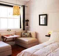 Studio Flat with Shared Rooftop Terrace - Accommodation in Brisbane