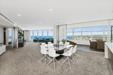 Stunning 4 Bedroom Sub Penthouse - Level 60 Q1 - Accommodation in Brisbane 0