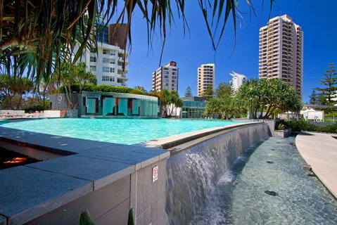 Stunning 4 Bedroom Sub Penthouse - Level 60 Q1 - Accommodation in Brisbane 3