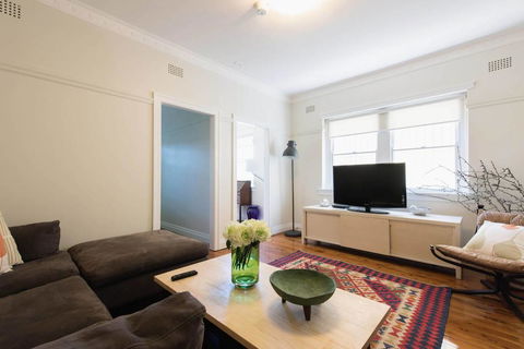 Stunning Beach Living - Accommodation in Brisbane 3