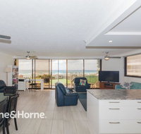 Stunning Beachfront Apartment - Accommodation in Brisbane